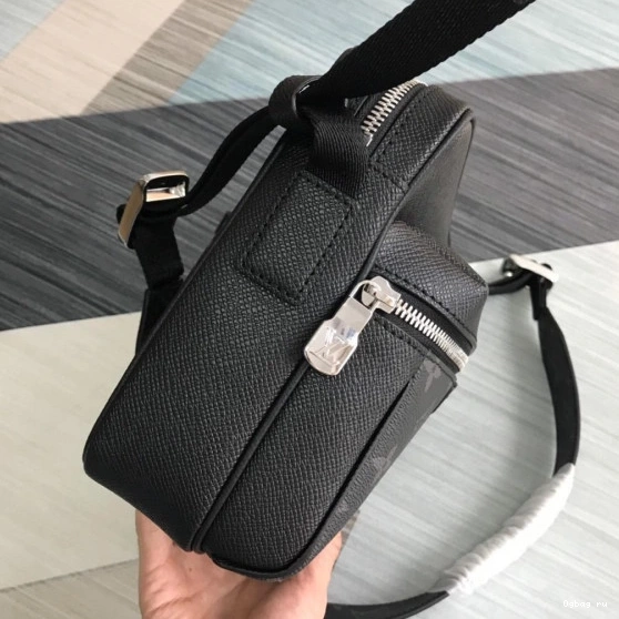 OUTDOOR MESSENGER LOUIS VUITTON 0808